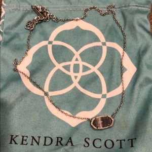 🔸Kendra Scott necklace🔸